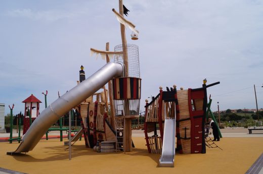 Structure de jeux pirates avec toboggans inox