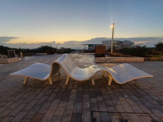 Banc en béton Agora au coucher du soleil au Barcarès