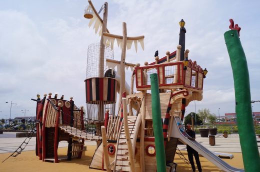 Bateau pirate de jeux avec toboggan inox