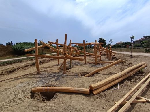 Chantier des jeux en robinier du parc de Canet-en-Roussillon