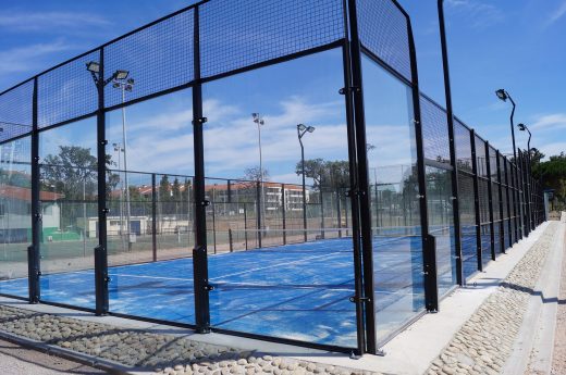 Vitres et grillage des courts de padel à Perpignan