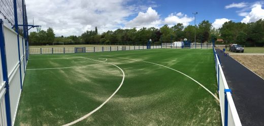 Gazon synthétique du city stade de Belvèze-du-Razès