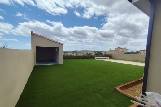Jardin en gazon synthétique à Lézignan