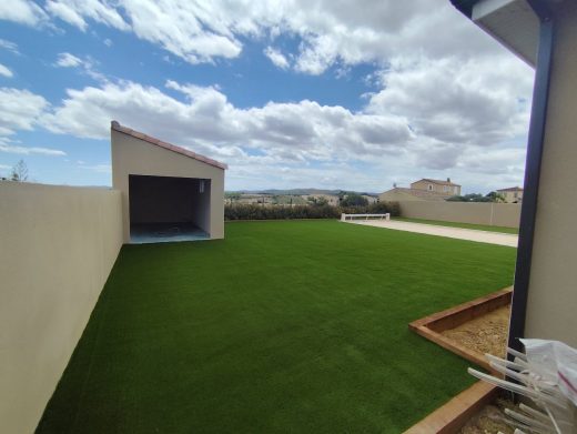 Jardin en gazon synthétique à Lézignan
