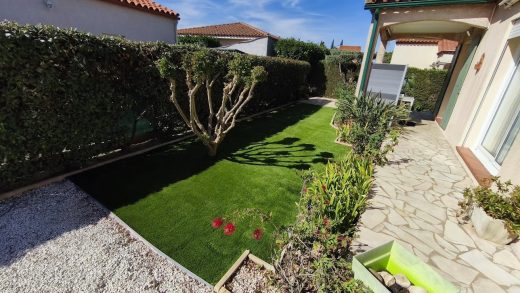 Jardin en gazon synthétique à Torreilles