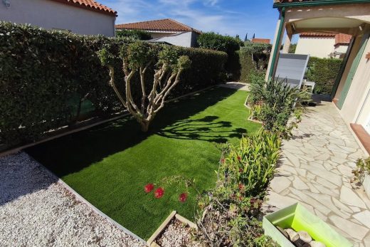 Jardin en gazon synthétique à Torreilles