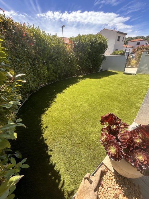 Jardin en gazon synthétique à Toulouges