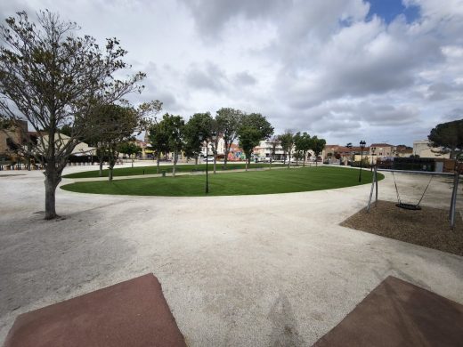 Gazon synthétique du parc municipal de Pia