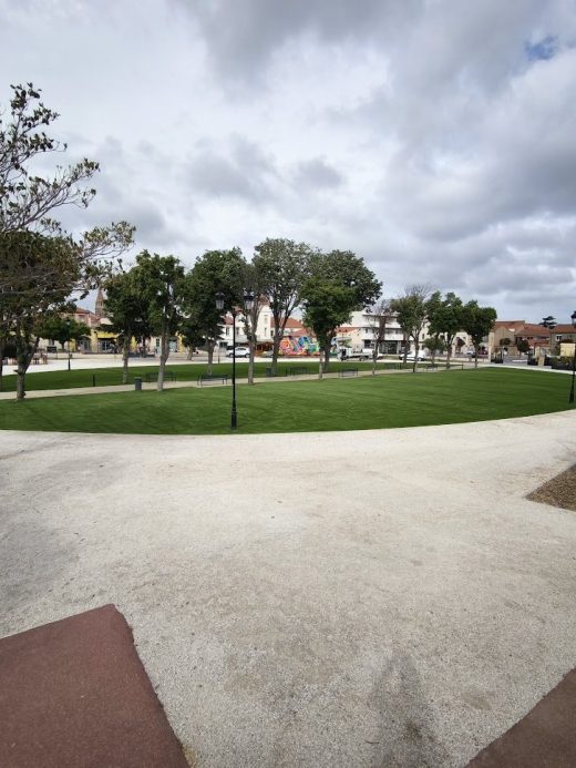 Gazon synthétique du parc municipal de Pia