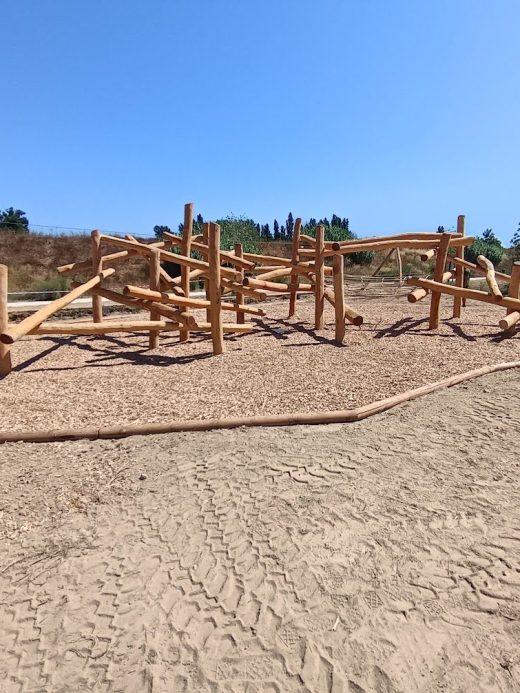 Parcours de jeux en robinier du parc de Canet-en-Roussillon