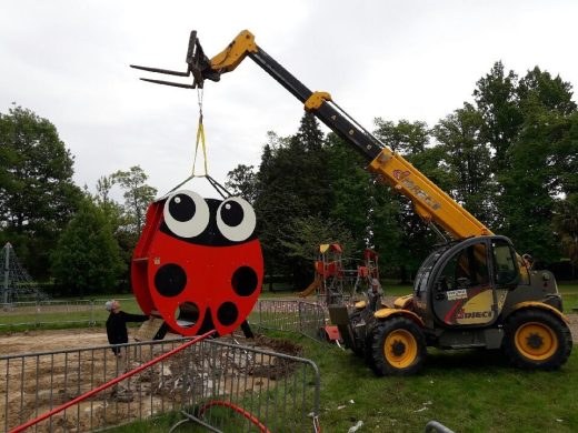 Pose d’un jeu coccinelle au chariot télescopique