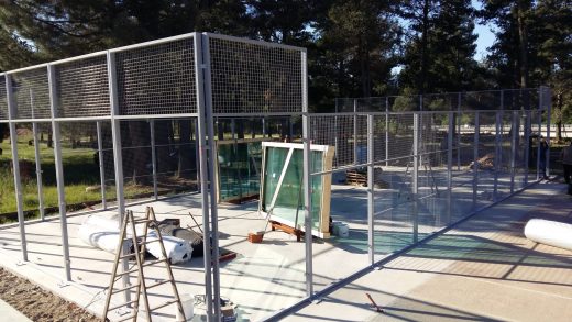Structure d’un terrain de padel en construction au Boulou