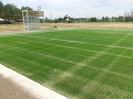 Terrain de football en gazon synthétique