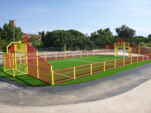 Terrain multisport de Rivesaltes en gazon synthétique