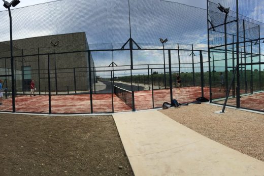 Vue d’ensemble des terrains de padel de Rivesaltes