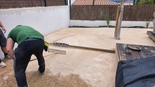 Terrassement d’un jardin à Saint-Jean-Lasseille avant la pose du gazon